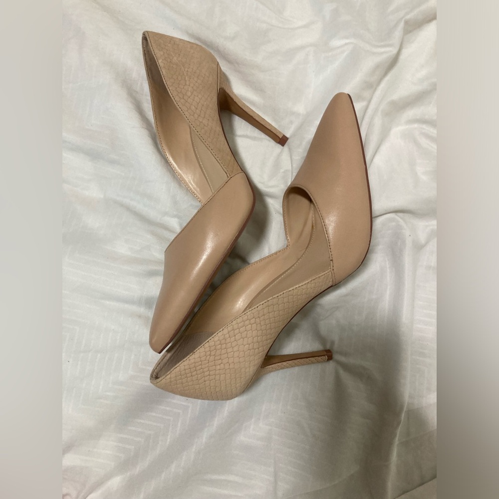 Tan part snakeskin Vince Camuto heels sz 9.